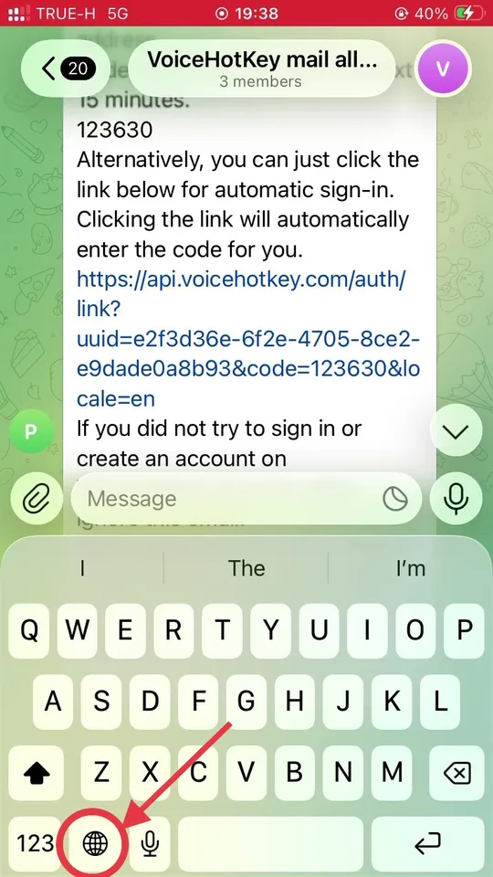 Клавіатура iOS зі стрілкою, що вказує на клавішу глобуса